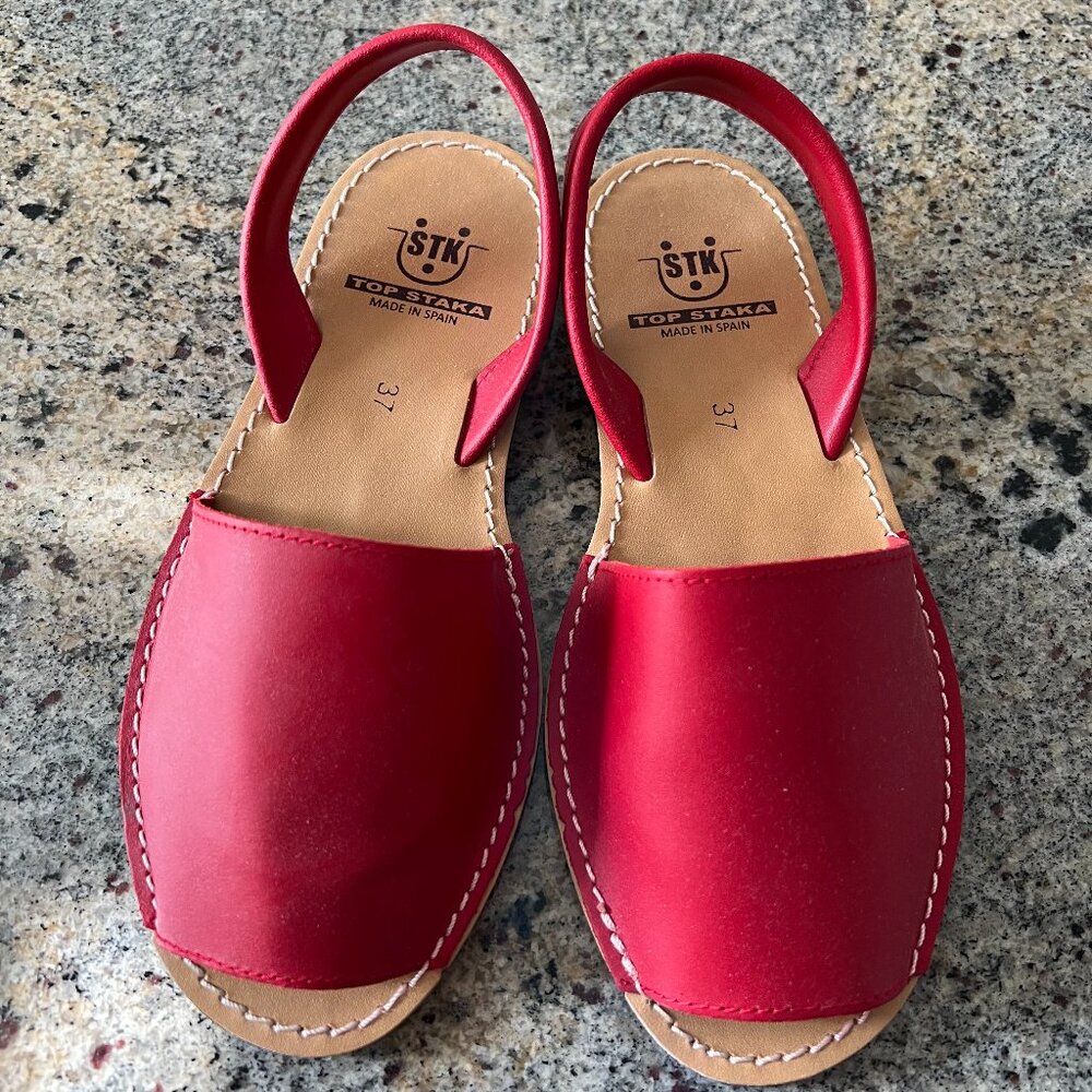 Women's red flat open toe sandals NEW UNWORN EU size 37 (approx US 6.5)